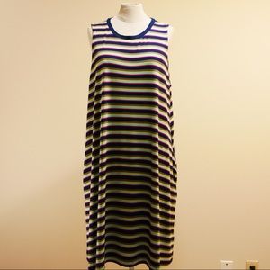 Sleeveless Shift Dress with pockets! Yes